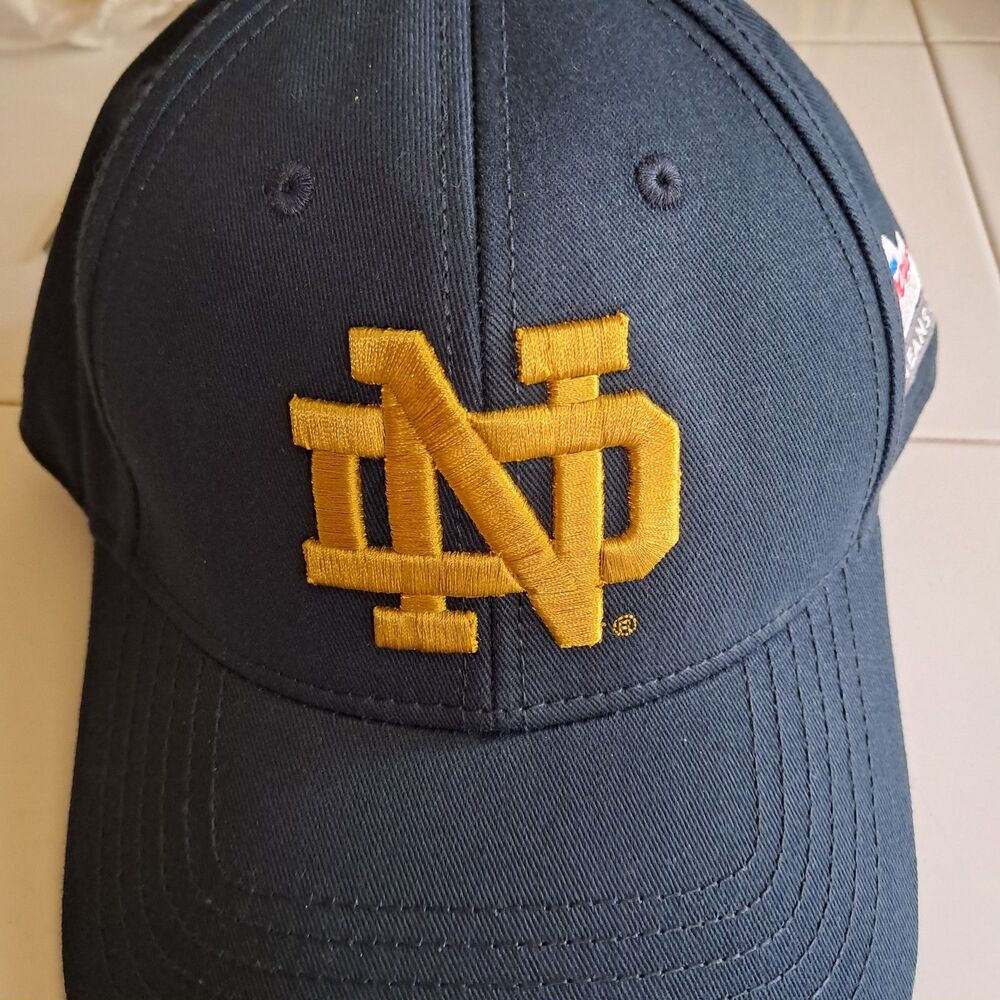 Notre Dame Fighting Irish Navy Blue Snap Back Baseball Cap Hat Hardly Worn
